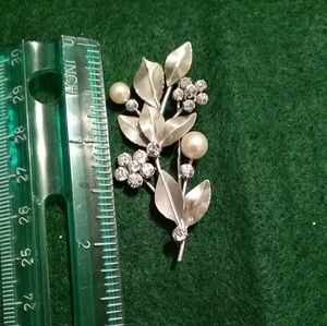Floral and leaf brooch